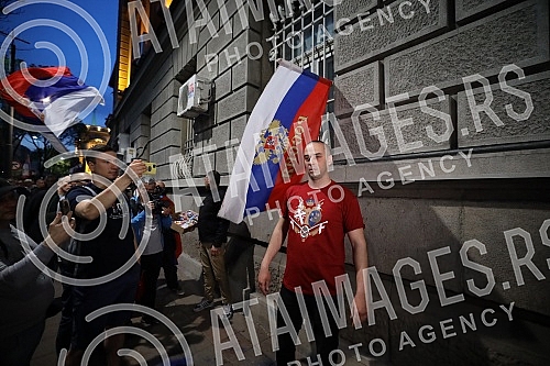 A protest was organized near the monument to Tsar Nikolai due to Serbia's vote in the United Nations General Assembly for the suspension of Russia from the UN Human Rights Council.Kod spomenika caru Nikolaju organizovan je protest zbog glasanja Srb