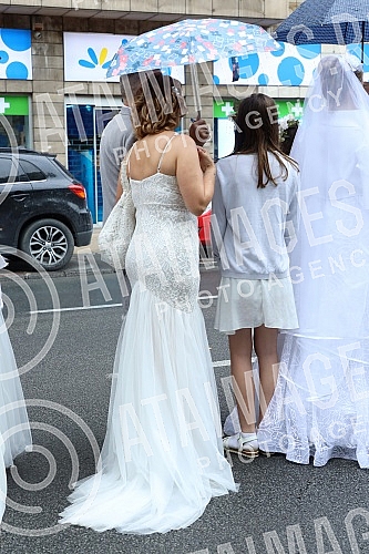 In front of the Old Palace, the event Wedding for Imagination - 21st Collective Wedding was held.Ispred Starog dvora odrzana je manifestacija Svadba za mastanje - 21. Kolektivno vencanje.