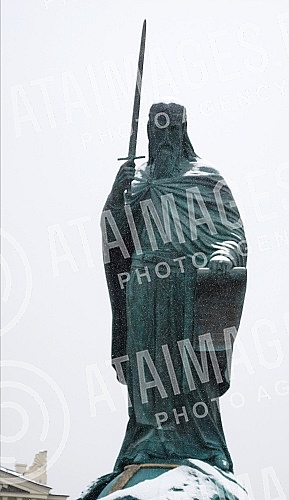 Reconstruction of Sava Square is underway, on which a monument to Stefan Nemanja has been placed, which will be officially unveiled on January 27.U toku je rekonstrukcija Savskog trga, na koje je postavljen spomenik Stefanu Nemanji koji ce zvanicn