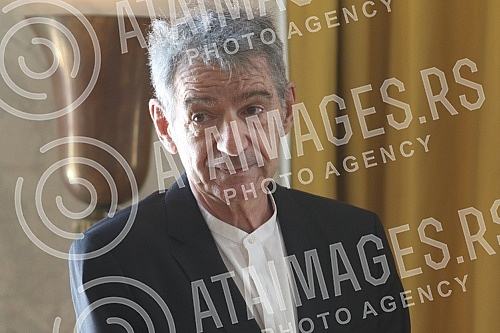 The ceremonial presentation of the Order of Arts and Literature in the rank of knight was held for the actor Predrag Miki Manojlovic at the residence of the French Embassy.Svecano urucenje Ordena umetnosti i knjizevnosti u rangu viteza upriliceno j