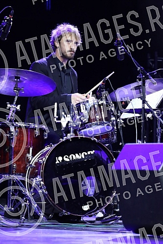 Organized by the Center of Belgrade Festivals (CEBEF) in the Kombank Hall was held a concert 