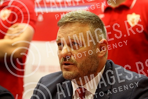 An extraordinary press conference of the Waterpolo Club Crvena zvezda after the incident and attacks on players in Split (Croatia).Vanredna pres konferencija Vaterpolo kluba Crvena zvezda posle incidenta i napada na igrace u Splitu.