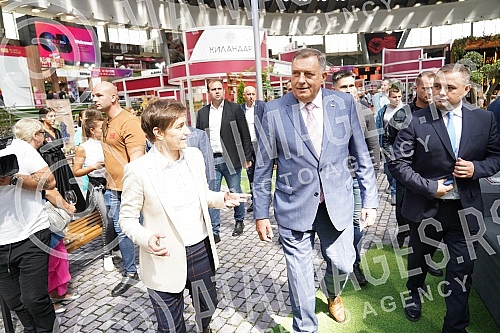 The President of the Government of the Republic of Serbia, Ana Brnabic, attended the awarding of the Wine Trophy of the Open Balkans as part of the First International Wine Fair Wine Vision of the Open Balkans in Hall 1 of the Belgrade Fair.Predsed