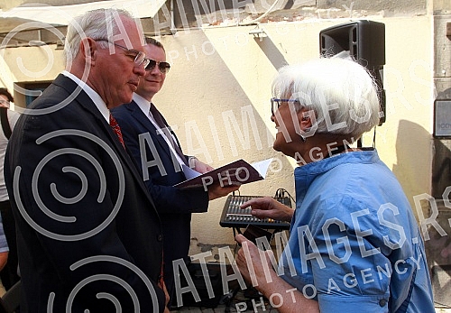 The ceremony of placing the first 10 