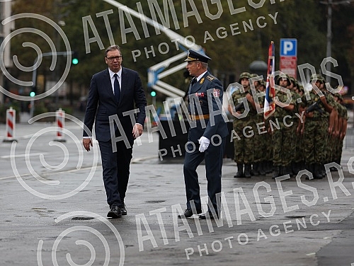 The ceremony for the promotion of the youngest officers of the Serbian Armed Forces was held in front of the House of the National Assembly of the Republic of Serbia.Svecanost povodom promocije najmladjih oficira Vojske Srbije odrzana je ispred Dom