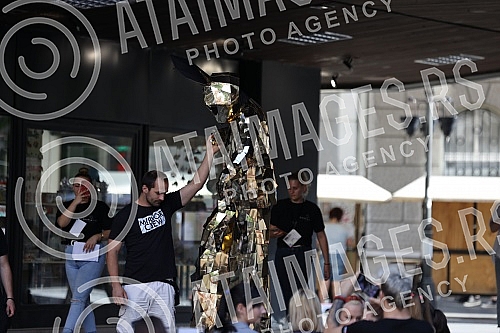 The humanitarian foundation Humanist organized the event, which aims to raise funds for the treatment of a boy named Jakov Kovacic, who suffers from bronchopulmonary dysplasia, and who is one of the children within the Be Human Foundation.Humanitar