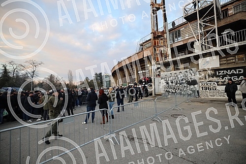 Fans of the Fejenodra football club, which will play the first game of the eighth finals of the League of Conferences against FC Partizan at 6:45 pm at the stadium in Humska, went to the stadium from the Republic Square with police escort.Navijaci 