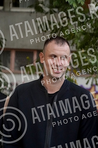 Grand opening of the terrain made of 20,000 recycled sneakers in Block 70.
Svecano otvaranje terena napravljenog od 20.000 recikliranih patika u Bloku 70. Grand opening of the terrain made of 20,000 recycled sneakers in Block 70.
Svecano otvaranje terena napravljenog od 20.000 recikliranih patika u Bloku 70.