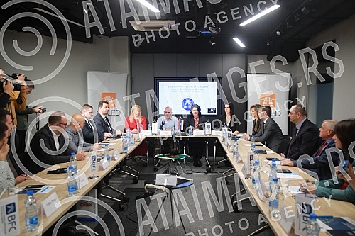 A meeting of the Club of Cities and Municipalities was held in NALED Lab.U NALED labu je odrzana sednica Kluba gradova i opstina.