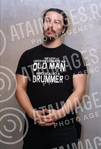 A press conference on the occasion of the concert of the SARS group in Kombank Hall was held at the Club Lisbon.Konferencija za medije povodom koncerta grupe SARS u Kombank dvorani, odrzana je u Klubu Lisabon.\