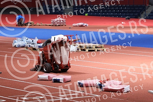 In the Stark Arena, works are underway on setting up an athletics track and preparing an athletic battlefield for the upcoming World Athletics Championships.U Stark areni u toku su radovi na postavljanju atletske staze i spremanje atletskog bojista