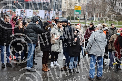 Street artist and architect Andrej Josifovski, better known as the Pianist, set up a new, unusual installation in front of the National Assembly of Serbia as part of the 