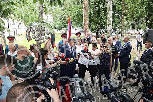 In Banja Luka, the 30th anniversary of the death of 12 babies at the Clinical Center due to lack of oxygen was marked at the Zivot memorial.U Banjaluci je kod spomen-obelezja Zivot obelezena 30. godisnjica stradanja 12 beba u Klinickom centru zbog 