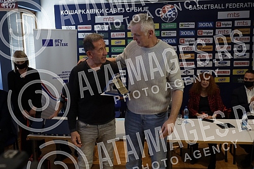 A press conference was held at the Basketball House on the occasion of the fourteenth Dragisa Saric Veterans Memorial Tournament, in which 55 teams from Europe are participating.
U Kuci kosarke odrzana je konferencija za medije povodom cetrnaestog M A press conference was held at the Basketball House on the occasion of the fourteenth Dragisa Saric Veterans Memorial Tournament, in which 55 teams from Europe are participating.
U Kuci kosarke odrzana je konferencija za medije povodom cetrnaestog M