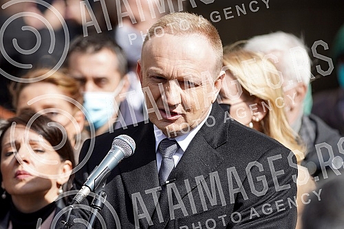 The President of the Party of freedom and justice, Dragan Djlas, held a press conference in front of the First basic public prosecutor's office.
Predsednik Stranke slobode i pravde Dragan Djlas odrzao je konferenciju za novinare ispred Prvog osnovno The President of the Party of freedom and justice, Dragan Djlas, held a press conference in front of the First basic public prosecutor's office.
Predsednik Stranke slobode i pravde Dragan Djlas odrzao je konferenciju za novinare ispred Prvog osnovno