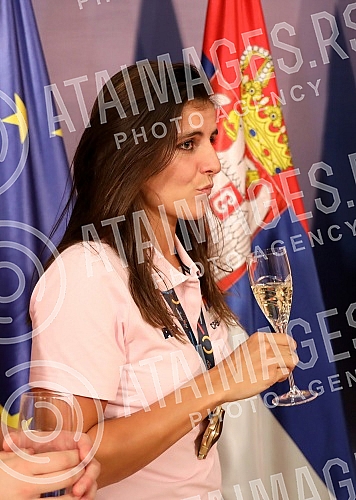 The President of Serbia, Aleksandar Vucic, received in the Presidency the women's basketball national team of Serbia, which won a gold medal at the European Championship.Predsednik Srbije Aleksandar Vucic primio je  u Predsednistvu zensku kosarkask