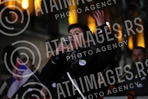In front of the Presidency of Serbia, despite the ban on the gathering, several hundred citizens gathered at a protest organized by the organization Kreni - Promeni, demanding a ban on the extraction of pine and lithium.
Ispred Predsednistva Srbije, In front of the Presidency of Serbia, despite the ban on the gathering, several hundred citizens gathered at a protest organized by the organization Kreni - Promeni, demanding a ban on the extraction of pine and lithium.
Ispred Predsednistva Srbije,