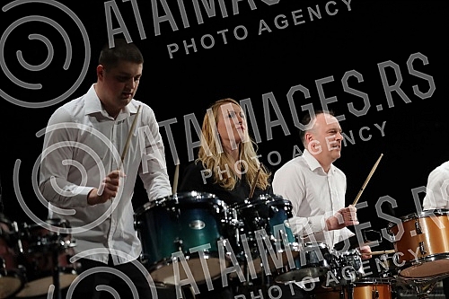 A concert in honor of the legendary drummer Dragoljub Djuricic, the man with the biggest smile on the domestic music scene, was held at the Atelier 212 theater.
Koncert u cast legendarnog bubnjara Dragoljuba Djuricica, coveka sa najvecim osmehom na A concert in honor of the legendary drummer Dragoljub Djuricic, the man with the biggest smile on the domestic music scene, was held at the Atelier 212 theater.
Koncert u cast legendarnog bubnjara Dragoljuba Djuricica, coveka sa najvecim osmehom na