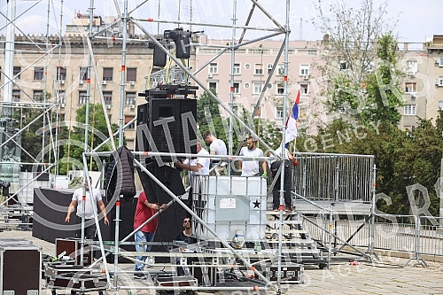 The monitoring of the stage on the plateau in front of the House of the National Assembly for speakers on the Family Walk FOR ALL OUR FAMILIES is in progress. U toku je monitranje bine na platou ispred Doma Narodne skupstine za govornike na Porodic