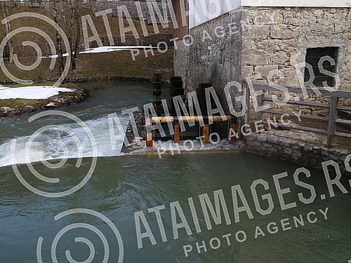 Postojna Cave, the largest exhibition cave in Europe, is located near the town of Postojna.Postojnska jama, najveca izlozbena pecina u Evropi, nalazi se kod grada Postojne.