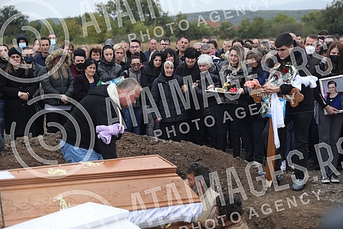 The Djokic family from Aleksinac, who were presumably killed between September 26 and 27 in the area of the village of Moravac, were seen off by relatives, neighbors, friends and priests from Goran's mother's house for eternal rest in the cemetery in