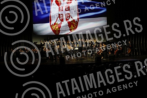 As part of the celebration of the Day of the Serbian Army, the Revue Orchestra and the Mixed Choir of the Art Ensemble of the Ministry of Defense Stanislav Binicki organized a concert in Kombank Hall.U okviru obelezavanja Dana Vojske Srbije, Revijs