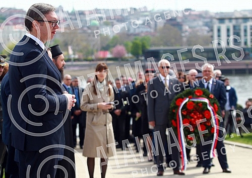 A state ceremony dedicated to the National Day of Remembrance of the Republic of Serbia for the victims of the Holocaust, genocide and other victims of fascism was held on the Coast of Jasenovac Victims.Drzavna ceremonija posvecena obelezavanju nac