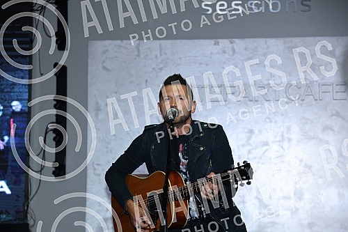 The intimate acoustic concert of the group Vatra was held in BitefArtCafe, and the reason for the same was the new song and upcoming concerts in Belgrade and Novi Sad.Intimni akusticni koncert grupe Vatra odrzan je u BitefArtCafeu,a povod za isti s