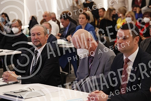 On the occasion of marking the World Quality Day and the European Quality Week in Serbia, the Serbian Chamber of Commerce held an annual award for business excellence - the Oscar of Quality.Povodom obelezavanja Svetskog dana kvaliteta i Evropske ne