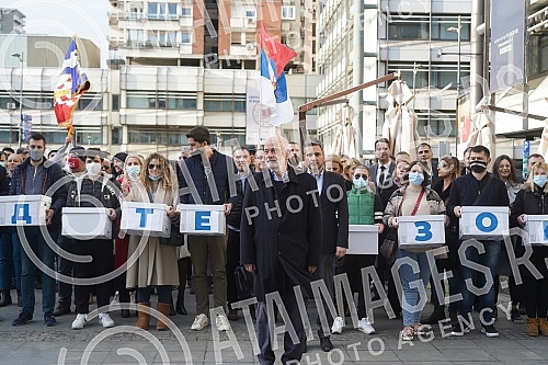 The Coalition of the United Serbia handed over to the City Election Commission the list of Vladeta Jankovic - United for the Victory of Belgrade and the signatures of support for that list for the Belgrade elections. Koalicija Ujedinjena Srbija pre