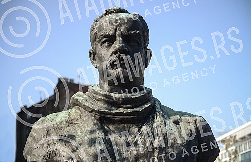 The monument was discovered by Dimitri Tucovic on Slavija Square.
Otkriven spomenik Dimitriju Tucovic na trgu Slavija. The monument was discovered by Dimitri Tucovic on Slavija Square.
Otkriven spomenik Dimitriju Tucovic na trgu Slavija.