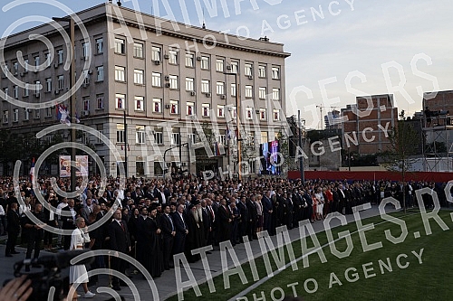 The central manifestation on the occasion of the Day of Serbian Unity, Freedom and the National Flag is being held on Savka Square near the monument to Stefan Nemanja. Centralna manifestacija povodom Dana srpskog jedinstva, slobode i nacionalne zas