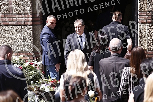 Veselin Vesa Simonovic, director and editor-in-chief of the Nova.rs portal, will be buried in the Alley of Merited Citizens at the New Cemetery in Belgrade, the family received condolences at 1:30 p.m., and the funeral service began at 2 p.m.Veseli