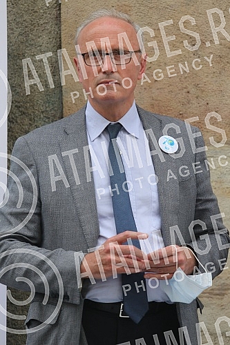 The celebration of the 70th birthday of the French Institute in Serbia, in Knez Mihajlova Street, has begun.Pocela je proslava 70. rodjendana Francuskog insituta u Srbiji, u Knez Mihajlovoj ulici.