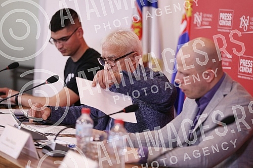 A press conference on the occasion of the civic petition for the pardon of war hero Zvezdan Jovanovic was held at the Media Center.Konferencija za medije povodom gradjanske peticije za pomilovanje ratnog heroja Zvezdana Jovanovica odrzana je u Medi