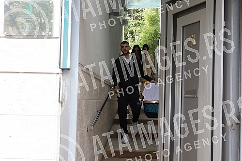 Bogdana Razanatovic left the maternity hospital with her son Zeljko accompanied by her husband Veljko Raznatovic and mother-in-law Svetlana Raznatovic - Cece.Bogdana  Razanatovic je sa sinom Zeljkom iz porodilista izasla u pratnji supruga Veljka Ra
