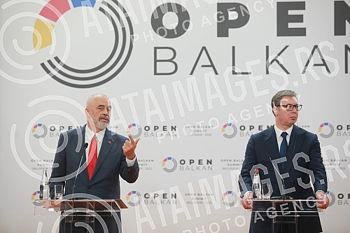 As part of the Open Balkan Leaders' Summit, bilateral documents were signed, followed by a joint media conference of politicians.U sklopu Samita lidera Otvorenog Balkana potpisiani su bilateralni dokumenati, a potom je usledila zajednicka konferenc