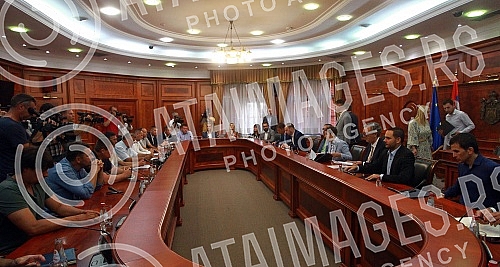 The President of the Government of the Republic of Serbia in the technical mandate, Ana Brnabic, met with representatives of farmers with whom she discussed the demands of the protesting agricultural producers.Predsednica Vlade Republike Srbije u t