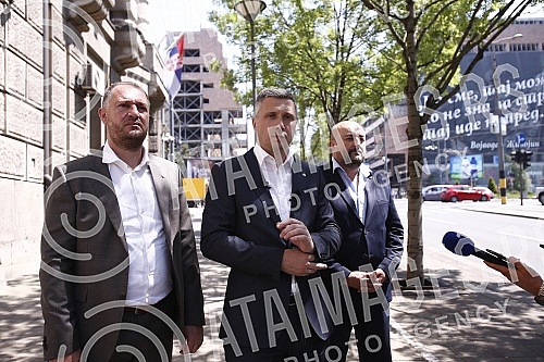 A press conference of the Dveri movement was held in front of the building of the Government of Serbia, with the topic 
