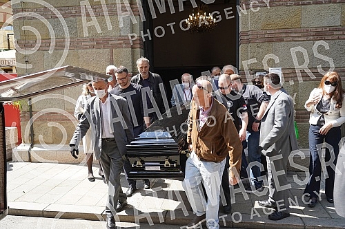One of the greatest Serbian and Yugoslav singers of popular music, Djordje Marjanovic, was buried in the Alley of Merited Citizens at the New Cemetery.
Jedan od najvecih srpskih i jugoslovenskih pevaca zabavne muzike Djordja Marjanovica sahranjen je One of the greatest Serbian and Yugoslav singers of popular music, Djordje Marjanovic, was buried in the Alley of Merited Citizens at the New Cemetery.
Jedan od najvecih srpskih i jugoslovenskih pevaca zabavne muzike Djordja Marjanovica sahranjen je