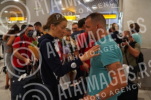 The women's volleyball national team of Serbia, which won a bronze medal at the Games in Tokyo, arrived in Belgrade, and on that occasion a press conference was held at the Nikola Tesla Airport.Zenska odbojkaska reprezentacija Srbije, koja je na Ig