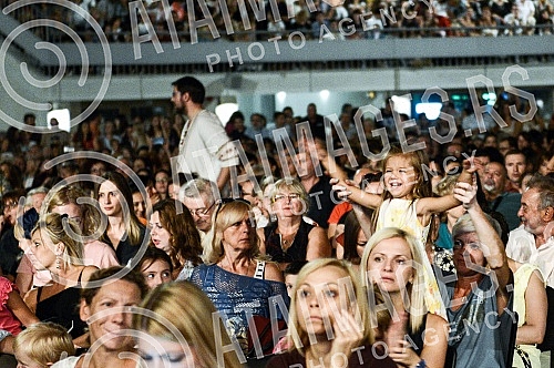 The Night of Music was held with the performance of Kolibri Choir, RTS Choir and Symphony Orchestra at the Tasmajdan Stadium.Odrzana Noc muzike uz nastup hora Kolibri, hora RTS i Simfonijskog orkestra na stadionu Tasmajdan. 