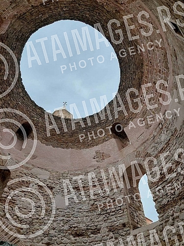 Start of the working week without big crowds in the center of Split in the early morning hours.
Pocetak radne nedelje bez velikih guzvi u centru Splita u ranim jutarnjim casovima. Start of the working week without big crowds in the center of Split in the early morning hours.
Pocetak radne nedelje bez velikih guzvi u centru Splita u ranim jutarnjim casovima.