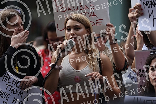 In front of the building where the editorial office of the daily Informer is located, a second protest was held in the organization of Women's Solidarity due to the publication of an interview with serial rapist Igor Milosevic.Ispred zgrade u kojoj