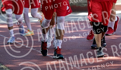 Red Star basketball players are returning to rhythm during training after a two-month break due to coronavirus pandemic. Kosarkasi Crvene zvezde se na treningu vracaju  u ritam posle dvomesecne pauze zbog pandemije korona virusa.