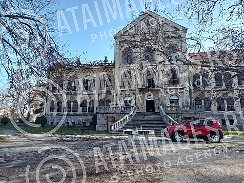 A big fire broke out last night in Arandjelovac in the abandoned hotel Staro zdanje from the time of Obrenovic, but firefighters quickly localized the fire.
Sinoc je u Arandjelovcu u napustenom hotelu Staro zdanje iz vremena Obrenovica, izbio velik A big fire broke out last night in Arandjelovac in the abandoned hotel Staro zdanje from the time of Obrenovic, but firefighters quickly localized the fire.
Sinoc je u Arandjelovcu u napustenom hotelu Staro zdanje iz vremena Obrenovica, izbio velik