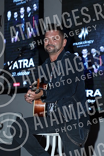 The intimate acoustic concert of the group Vatra was held in BitefArtCafe, and the reason for the same was the new song and upcoming concerts in Belgrade and Novi Sad.Intimni akusticni koncert grupe Vatra odrzan je u BitefArtCafeu,a povod za isti s