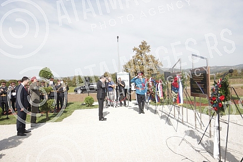 By laying wreaths at the memorial plaque at the site of the improvised airport from which 60 Allied airmen were rescued during 1944 and 1945, the commemoration of the 76th anniversary of Operation Halliard began in Boljanica near Doboj.Polaganjem v