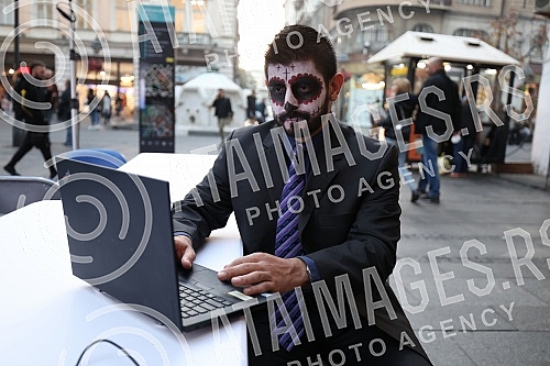 The Embassy of Mexico in Serbia and the Cervantes Institute in Belgrade mark the famous Mexican holiday Day of the Dead with a big celebration and presentation of the traditional altar of the dead.Ambasada Meksika u Srbiji i Institut Servantes u Be