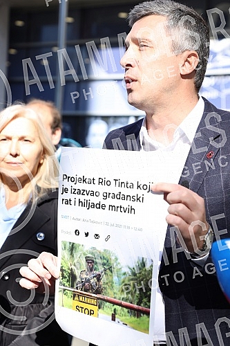 President of the Serbian movement Dveri Bosko Obradovic and environmental activist prof. Dr. Dusko Kuzovic, held a press conference in front of the building of the Radio Television of Serbia, with the topic: 